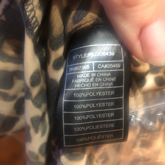 BB ☘️Dakota leopard print wrap dress☘️ - Picture 9 of 10